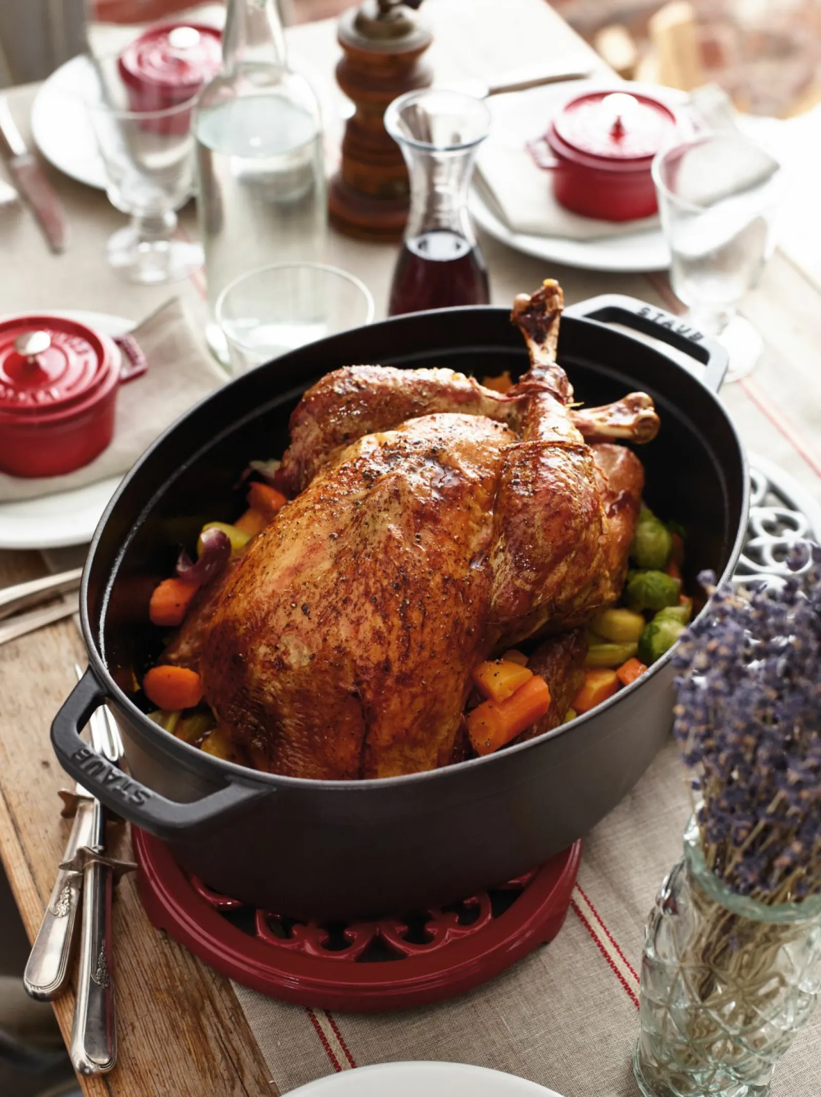 Staub Bräter 33cm schwarz^ Bräter & Schmortöpfe